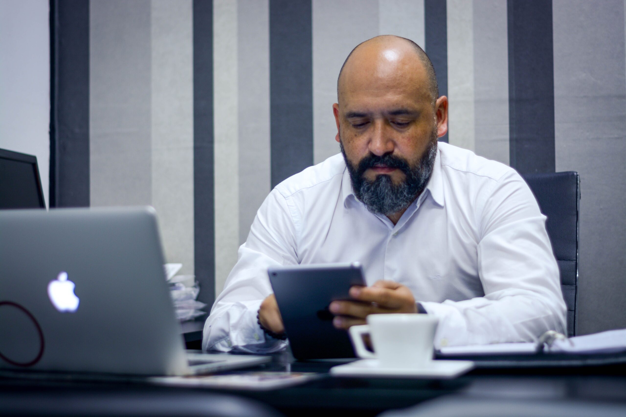 Inteligencia artificial en pymes uruguayas: Menos moda y más gestión operativa